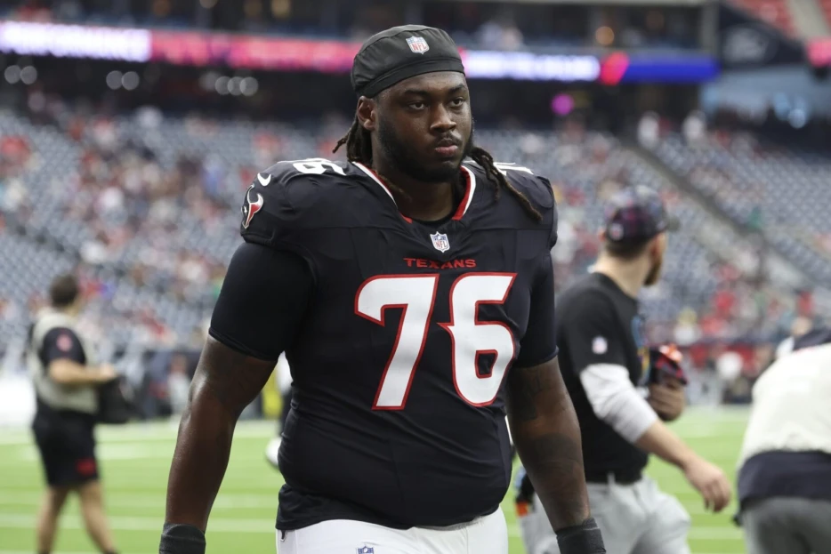 Eagles Declining OL Kenyon Green’s Fifth-Year Option