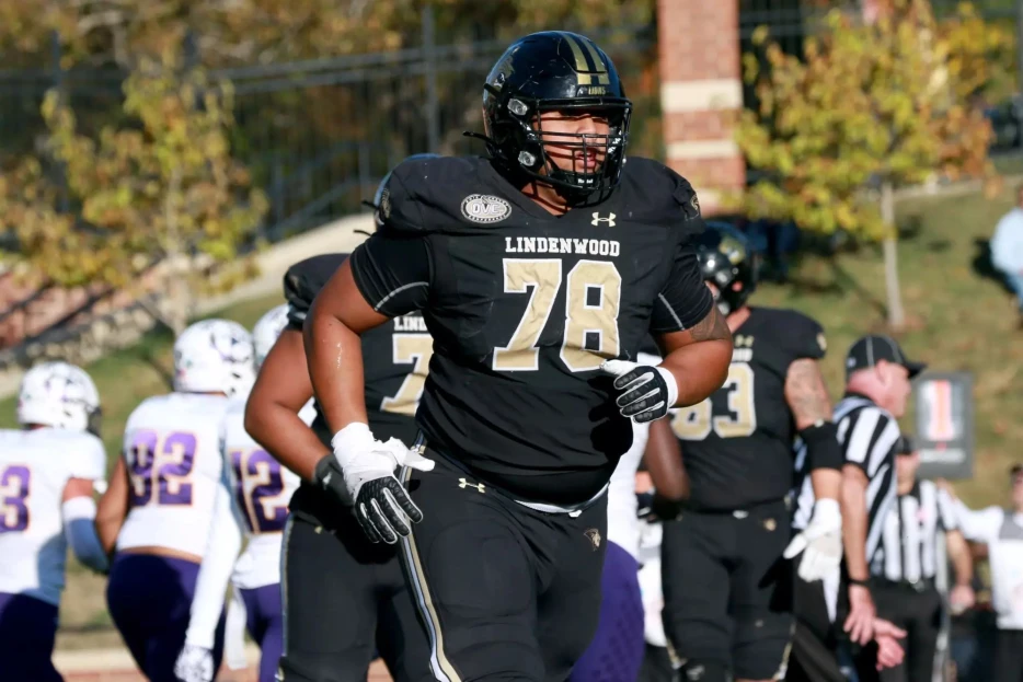 Steelers to Try Out Massive Hawaiian Offensive Lineman