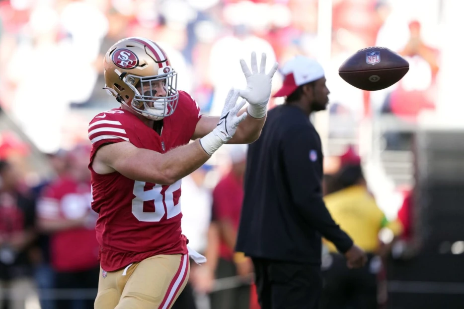 49ers Sign TE Ross Dwelley