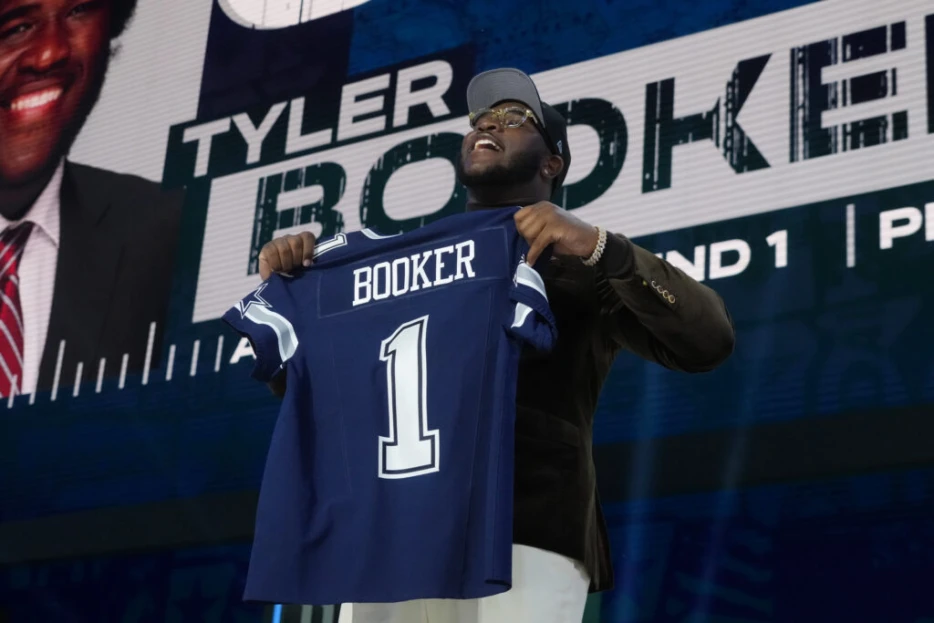 Cowboys Agree To Terms With Tyler Booker