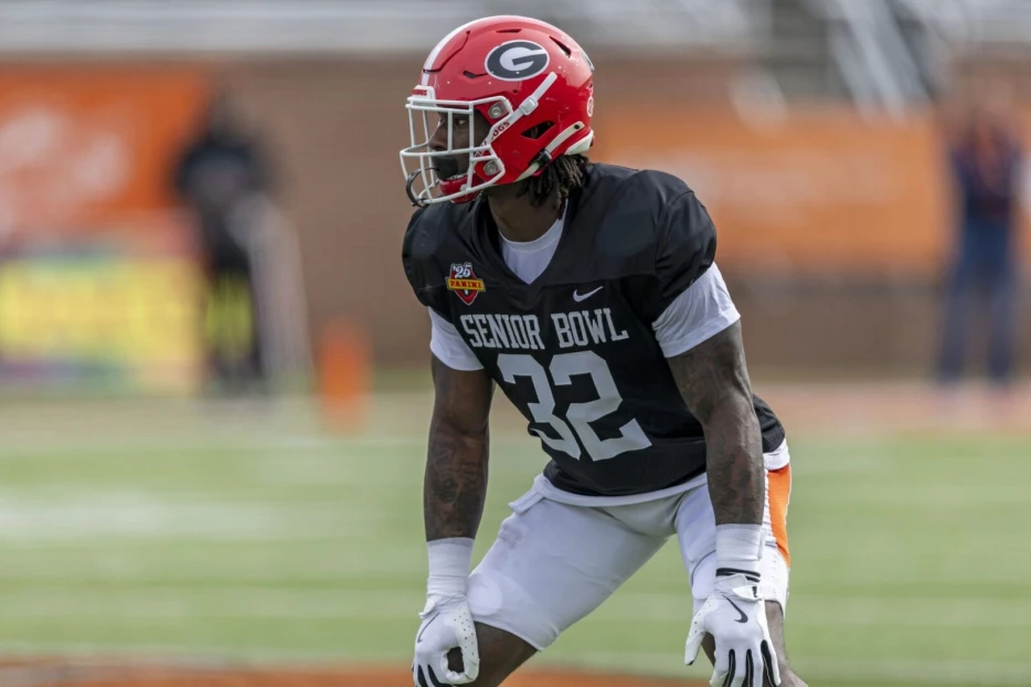 Eagles Sign Fifth-Round LB Smael Mondon