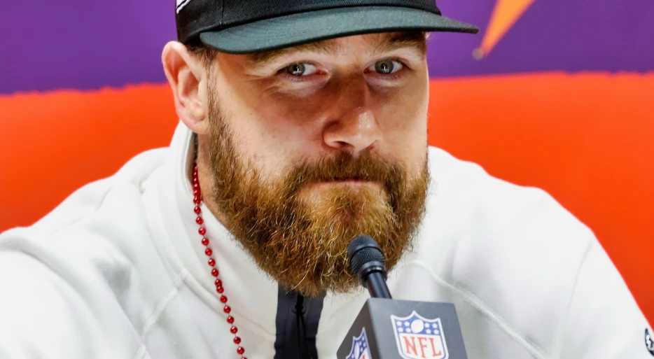 NFL Fans Are Concerned About Travis Kelce’s Weight After New Picture Emerges