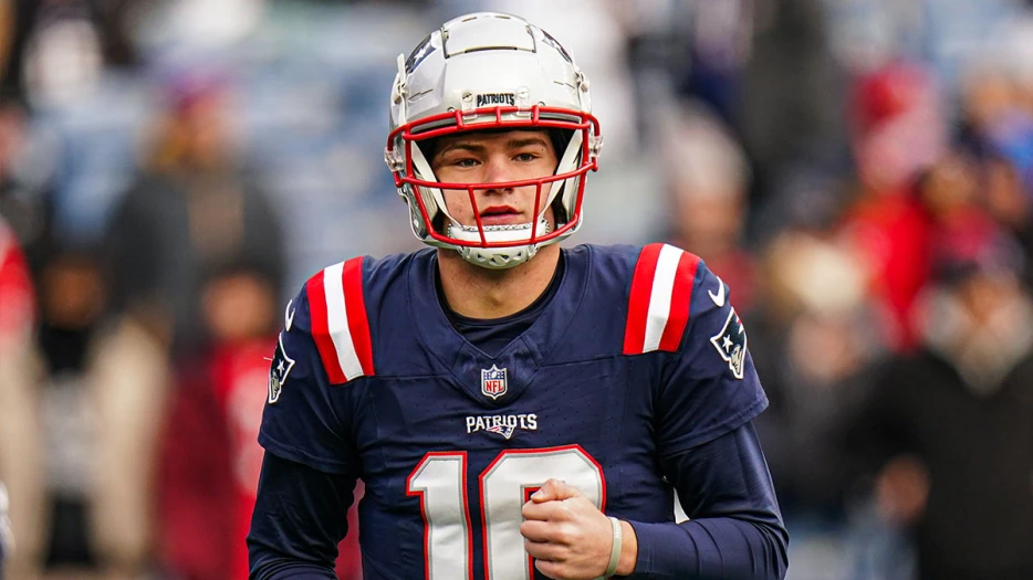 Patriots’ Drake Maye gives Mike Vrabel his flowers