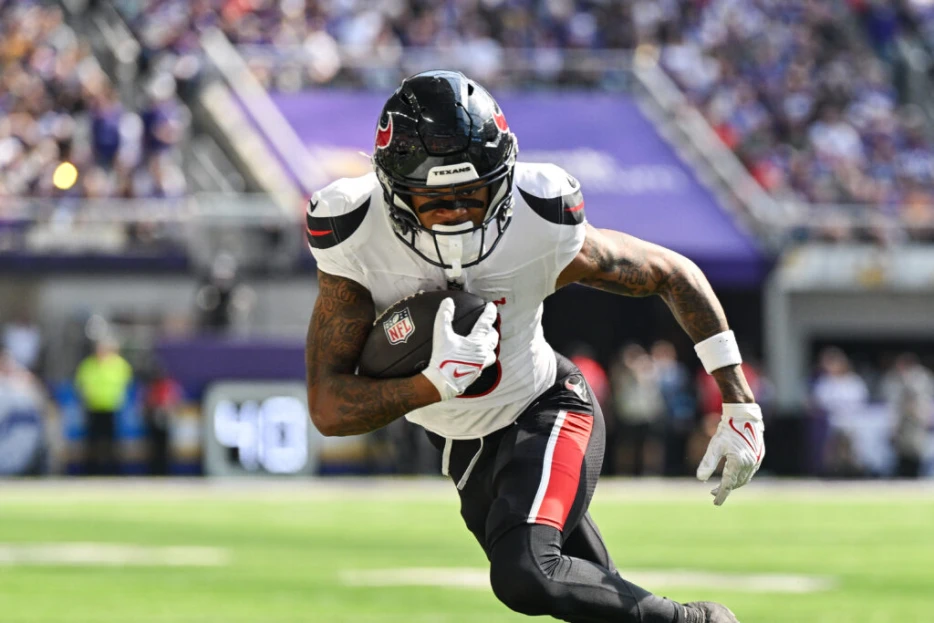No Timeline For Texans WR Tank Dell’s Return