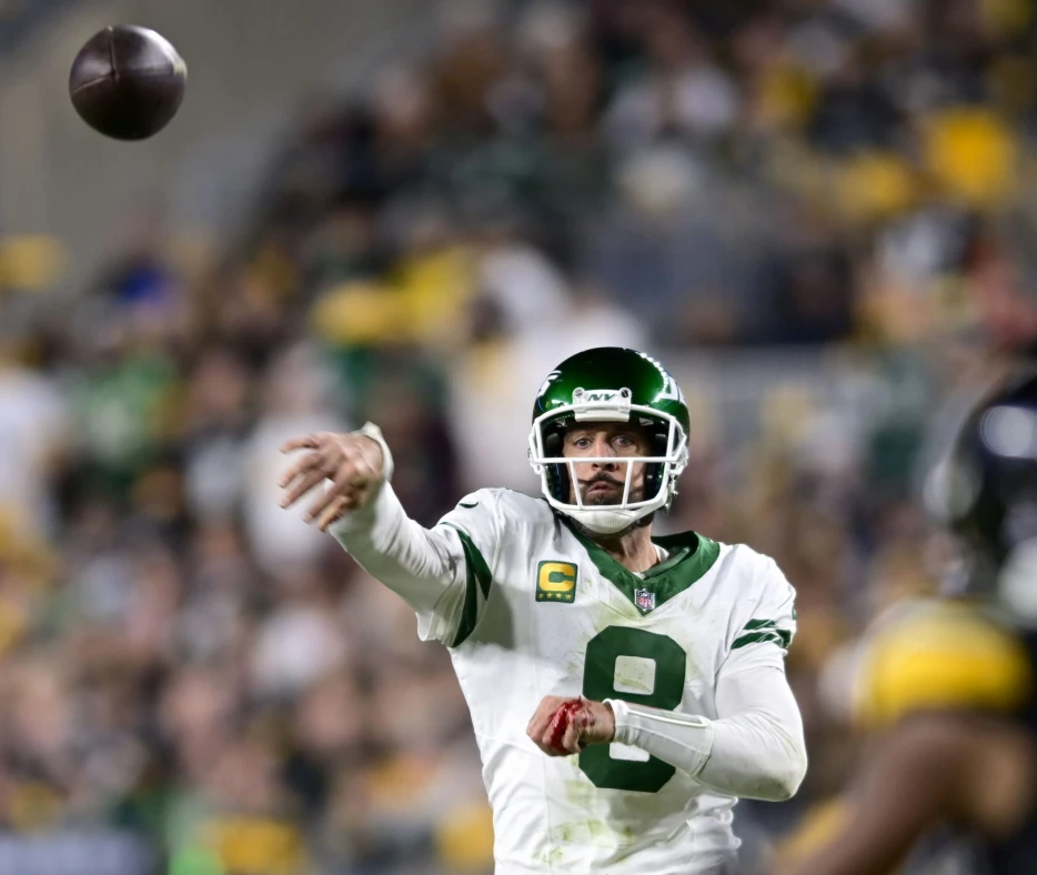 Daily News &amp; Links: Steelers QB Situation Has Many Confused; Cam Heyward Hiking in Ireland