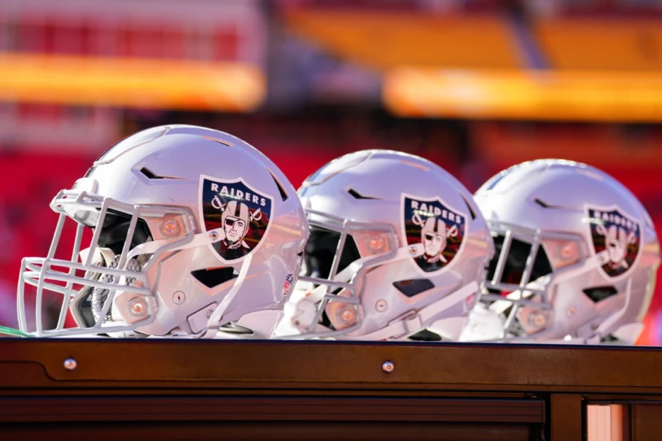 Las Vegas Raiders tried paying a QB over $50 million per season