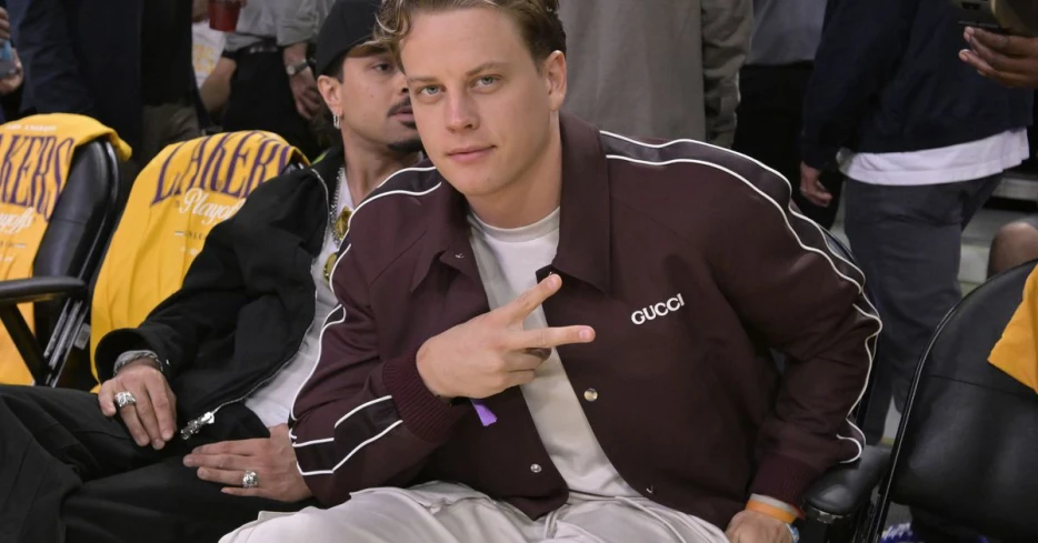 Bengals star QB Joe Burrow arrives for OTAs after missing the first session