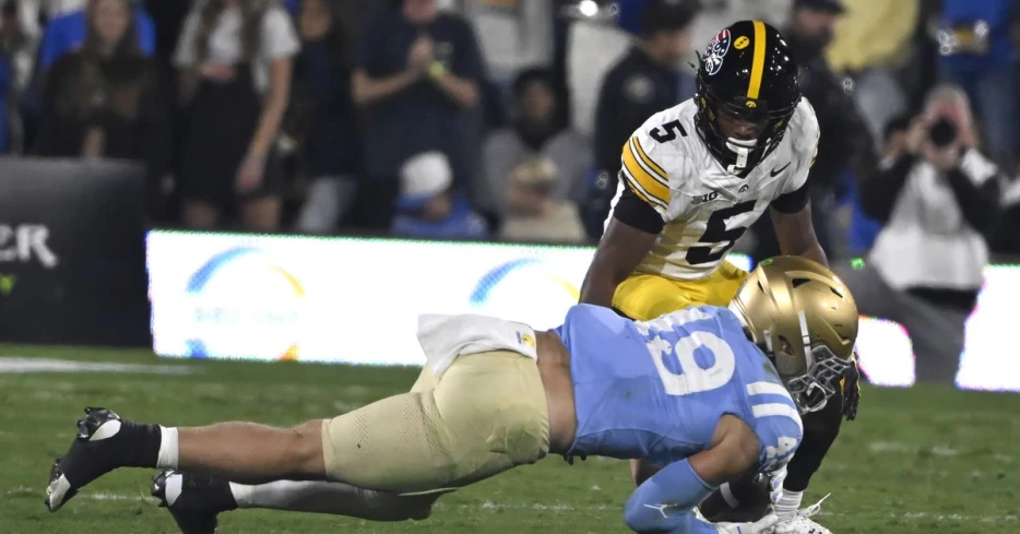 Daily Dawg Chow 5/7: Browns news, contract breakdowns, Jersey number assignments, rookie game-tape and more