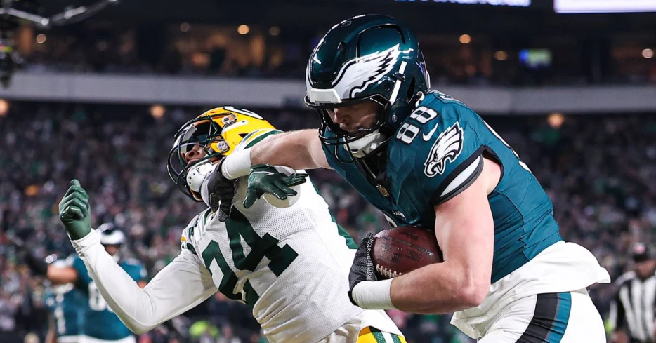 Dallas Goedert, Eagles reportedly expected to agree to reworked contract that keeps the veteran tight end in Philly