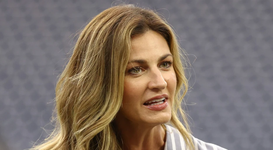 Erin Andrews’ High School Cheerleader Photo Is Blowing Up Online