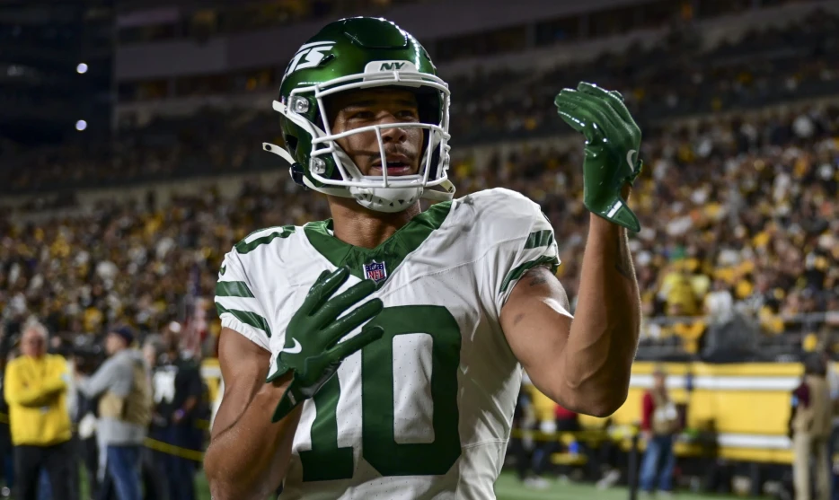 Receiver with Connection to Aaron Rodgers ‘In Play’ for Steelers