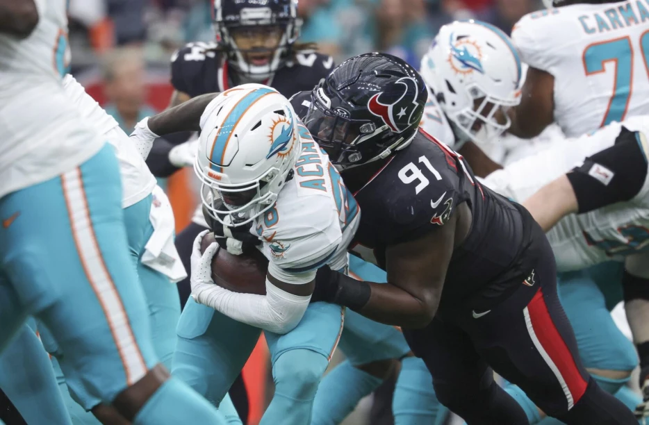 Texans Re-Signing DT Foley Fatukasi