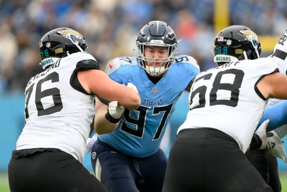 Titans Re-Signing DL James Lynch