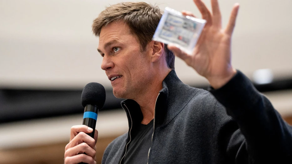 Tom Brady says he texted Shedeur Sanders amid NFL Draft slide