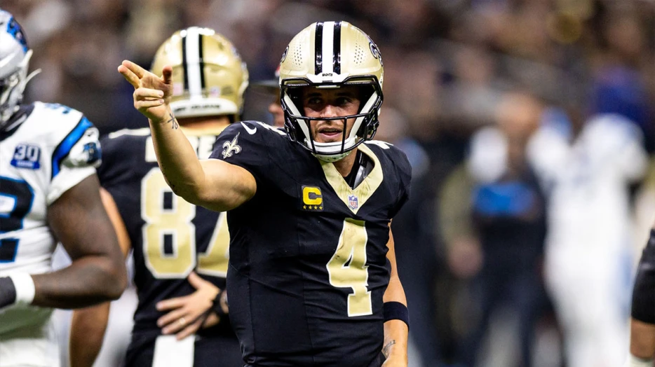 Why Derek Carr is hesitant to get surgery to address shocking injury