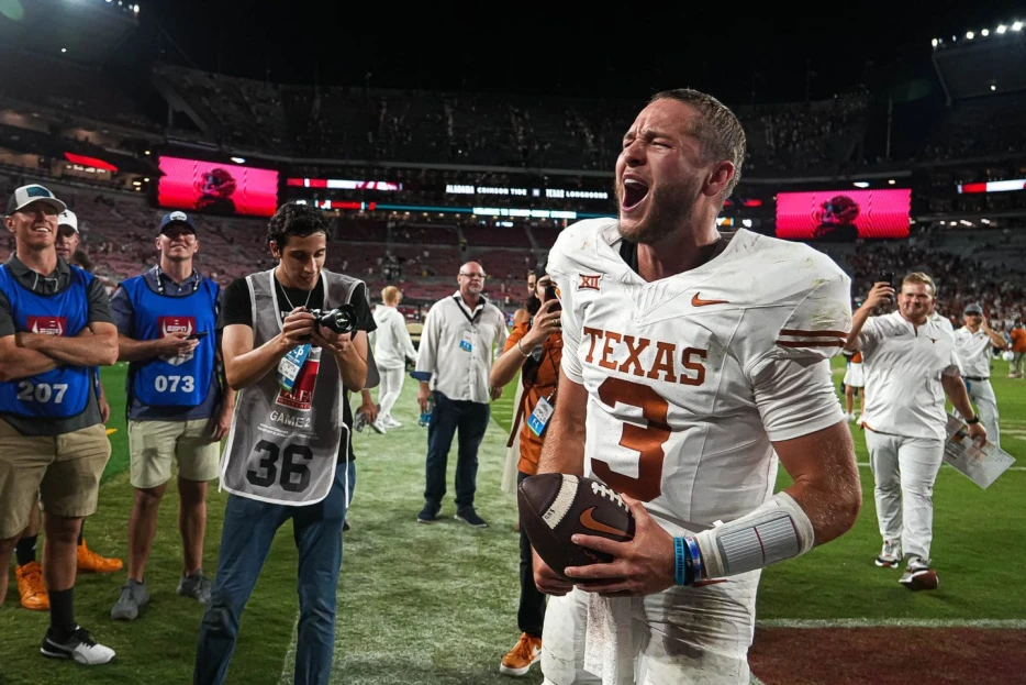 Dolphins Sign Seventh-Round QB Quinn Ewers