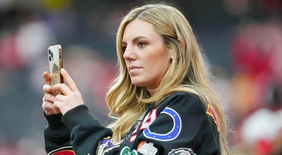 NFL Influencer Annie Agar’s Viral Tweet About The New Pope Is Gaining A Ton Of Attention Online