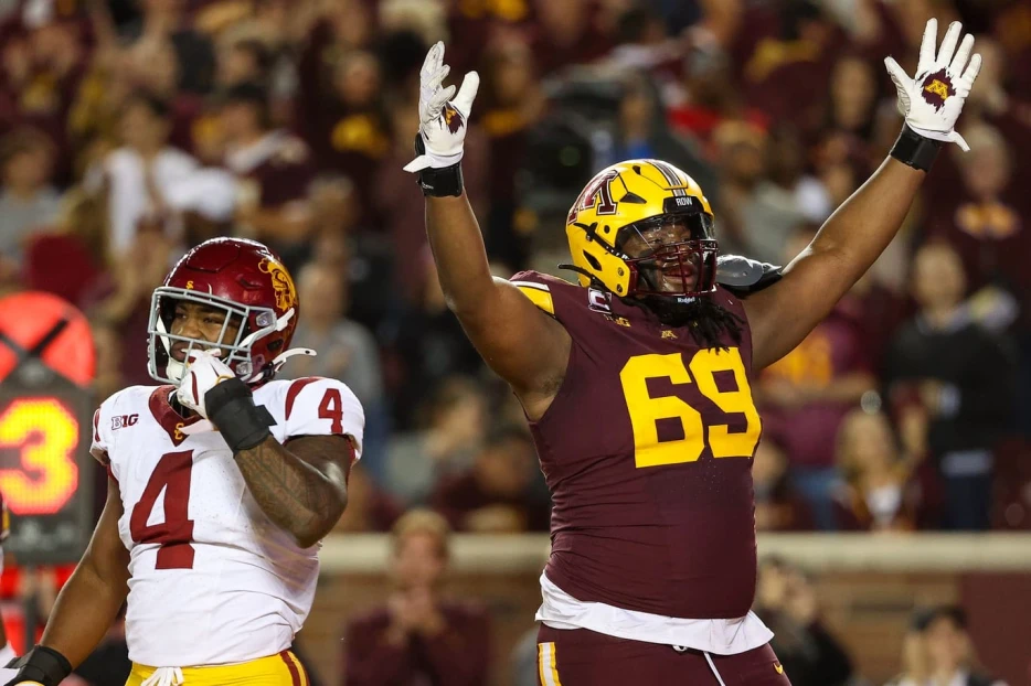 Texans Planning To Keep Second-Round OL Aireontae Ersery At Tackle