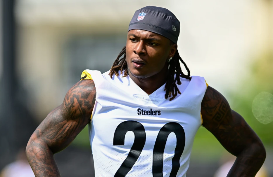 Steelers Sign Elusive RB to Rookie Deal
