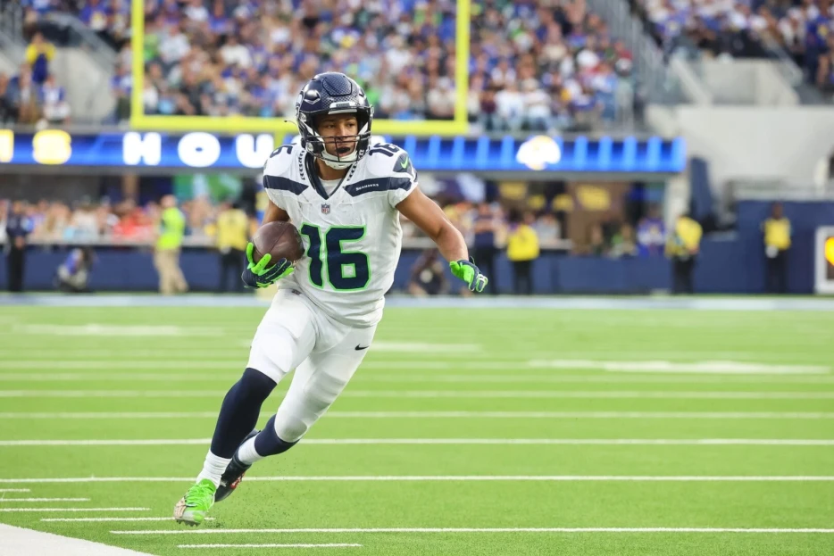 NFC Notes: Tyler Lockett, Montez Sweat, Bears, Rams, Seahawks