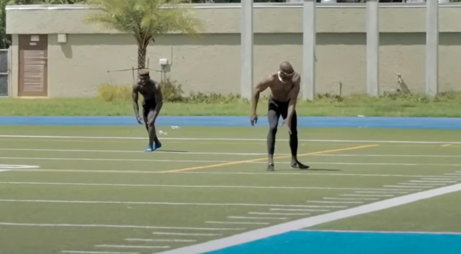 NFL Fans Are Losing Their Minds Over Resurfaced Video Of Tyreek Hill And Hall Of Fame WR Terrell Owens