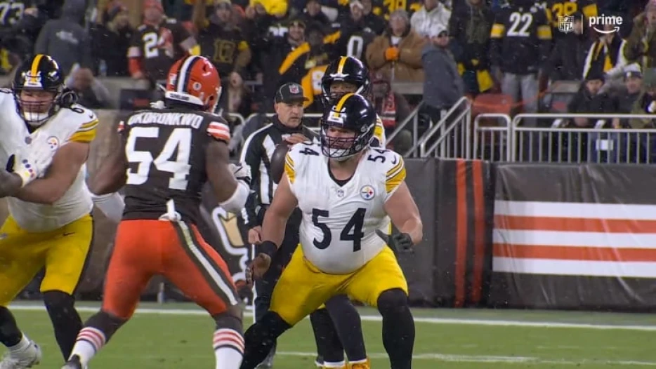 PFF Says Zach Frazier Has A Chance To Become Best Center In NFL