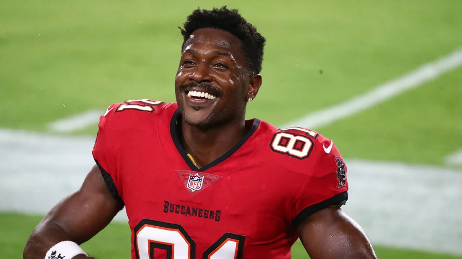 Ex-Buccaneers WR Antonio Brown reacts to Tom Brady’s comments on leaked DMs