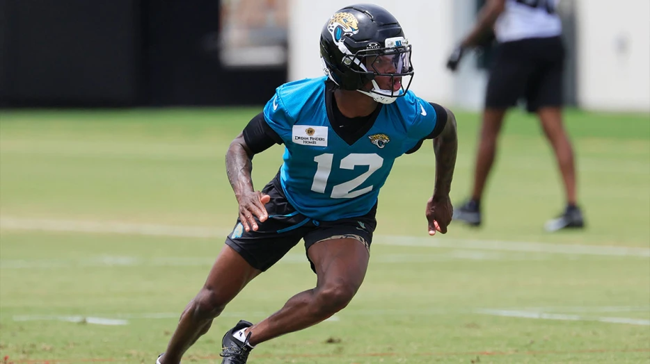 Jaguars’ Travis Hunter goes viral for ‘polite’ interaction with woman on plane