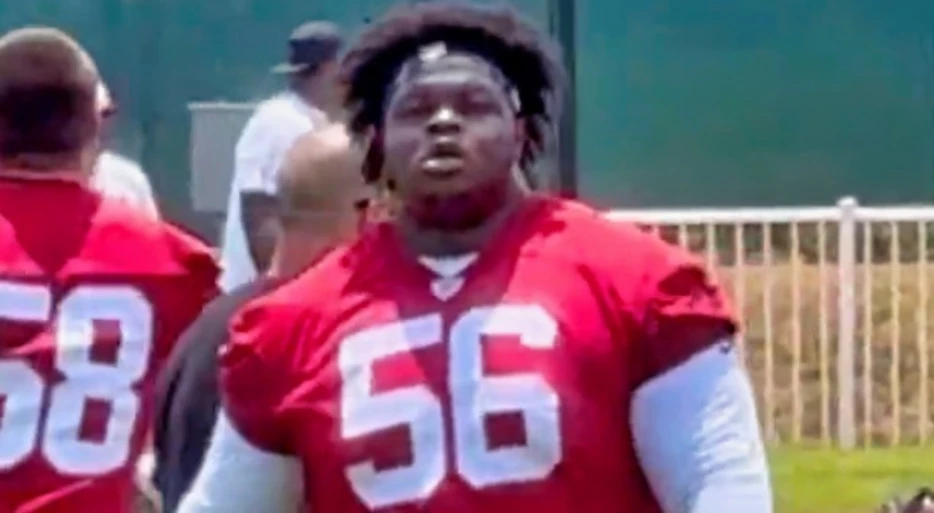 Everyone Is Losing Their Minds Over Mini-Camp Footage Of Bucs Rookie Who’s Breaking The Record For Heaviest Player In NFL History
