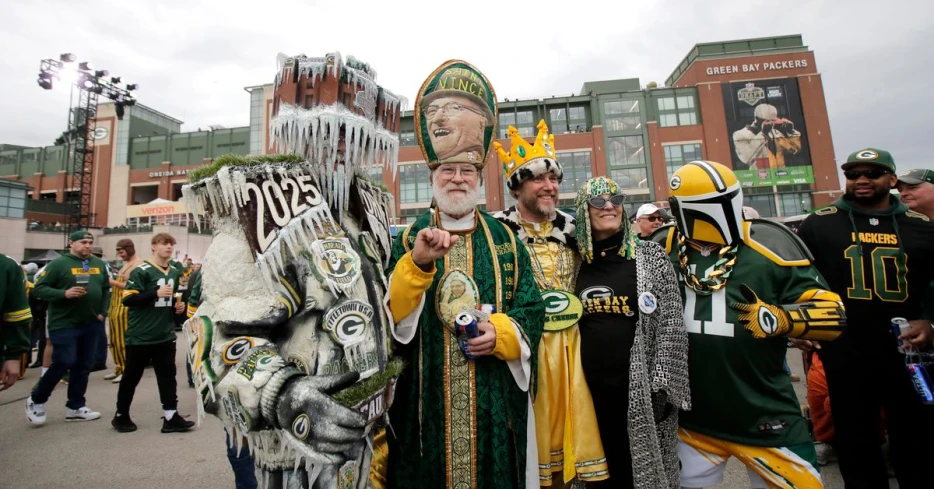 Packers 2025 Schedule: Let the Packers open at home for once