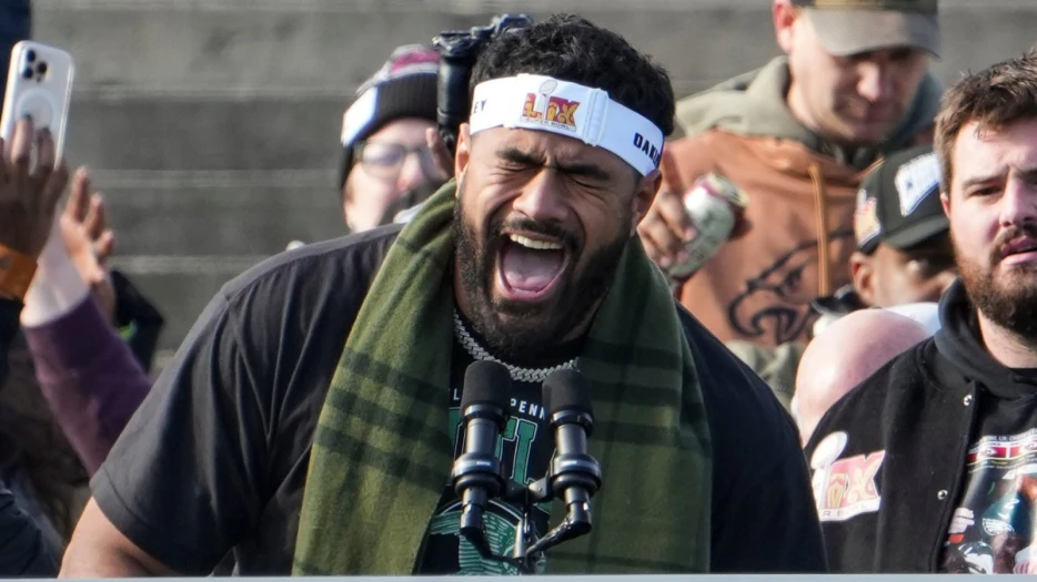 Philadelphia Eagles Star Jordan Mailata Stuns Chris Stapleton With Incredible Rendition Of ‘Tennessee Whiskey’