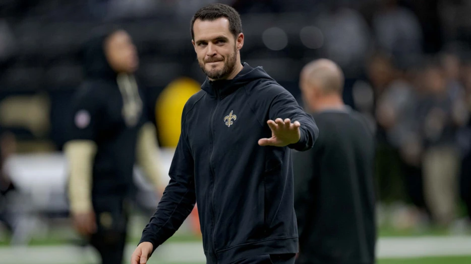 Saints makes first roster move in wake of Derek Carr retirement