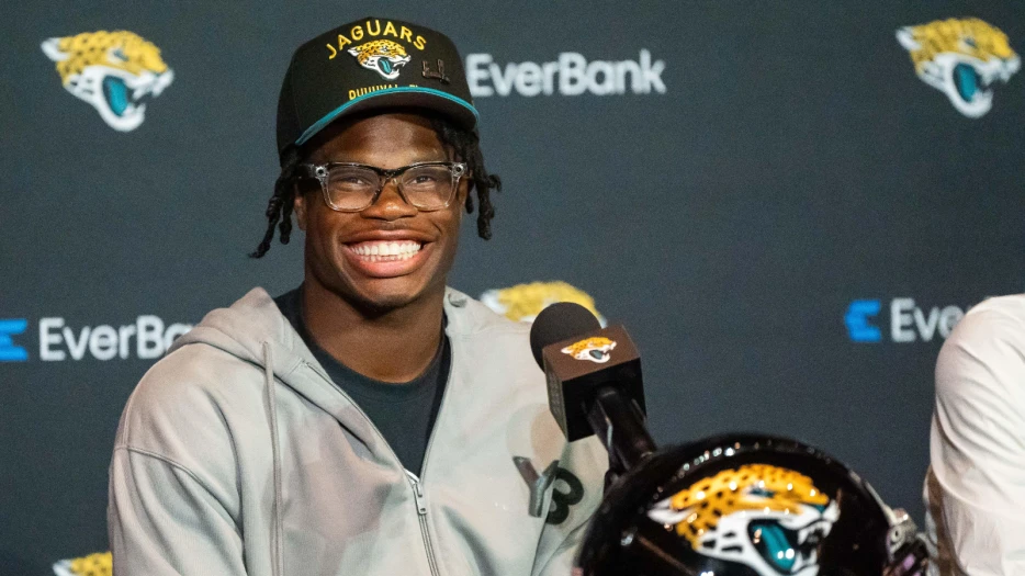 Travis Hunter Goes Viral After Wholesome Interaction With Unknowing Fan On Plane