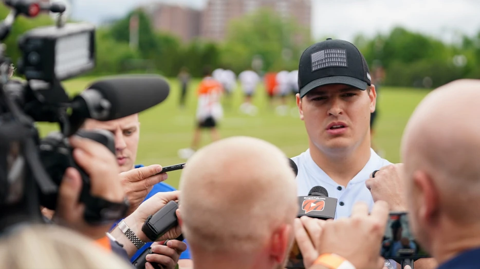 Bengals’ Trey Hendrickson calls contract dispute with Cincinnati “personal”