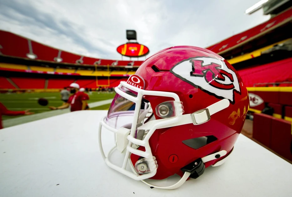 Chiefs Sign Two Draft Picks