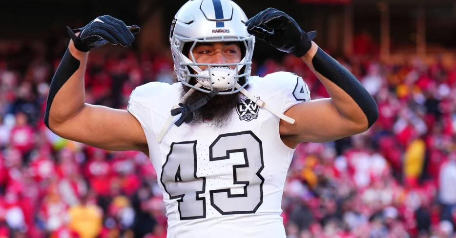 Chargers sign LB Kana’i Mauga