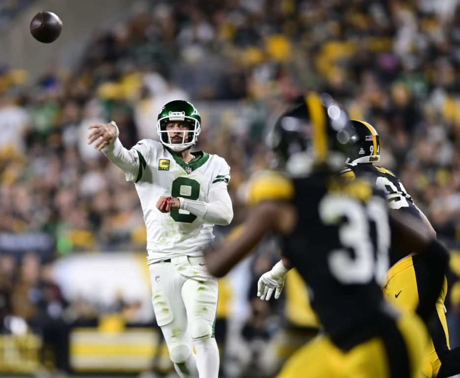 Insider Reveals Timeline on Aaron Rodgers’ Looming Decision with Steelers