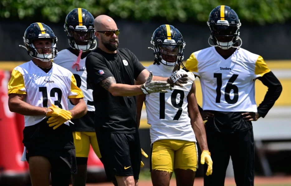 Insider Reveals Why Steelers Are Waiting to Acquire Another WR