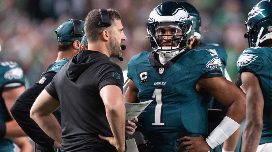 Matt Hasselbeck celebrates Jalen Hurts for Eagles adaptation abilities