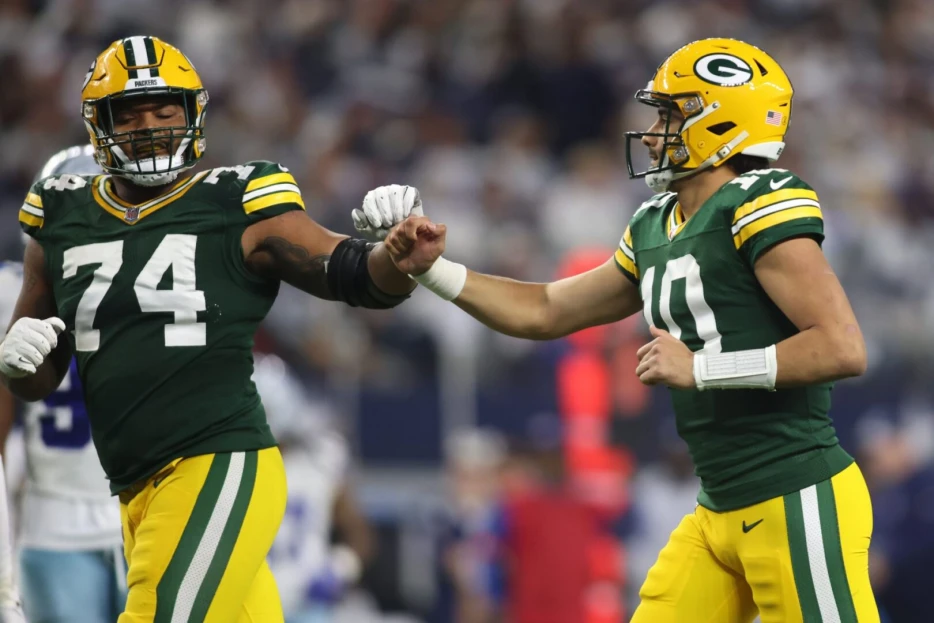 NFC Notes: Elgton Jenkins, Colston Loveland, Bears, Packers, Vikings