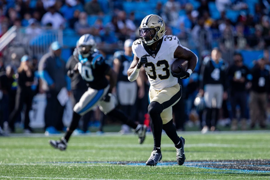 Patriots Host RBs Jordan Mims &amp; Trayveon Williams For Workouts