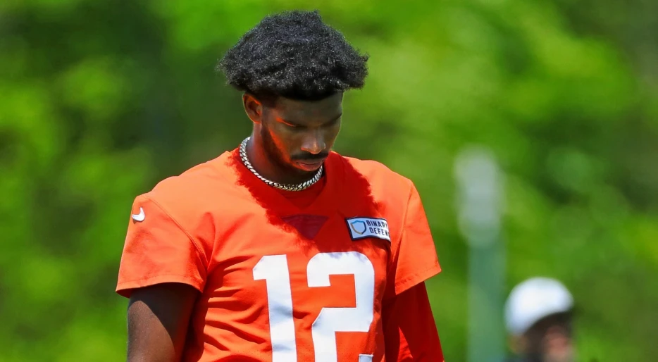 Shedeur Sanders Gets Terrible News Amid Early QB Battle With Dillon Gabriel