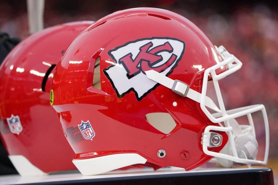 Chiefs Cut Two Players