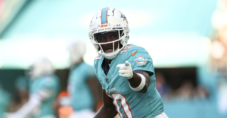 Colts issue an apology to Dolphins WR Tyreek Hill for ‘insensitive’ schedule release video