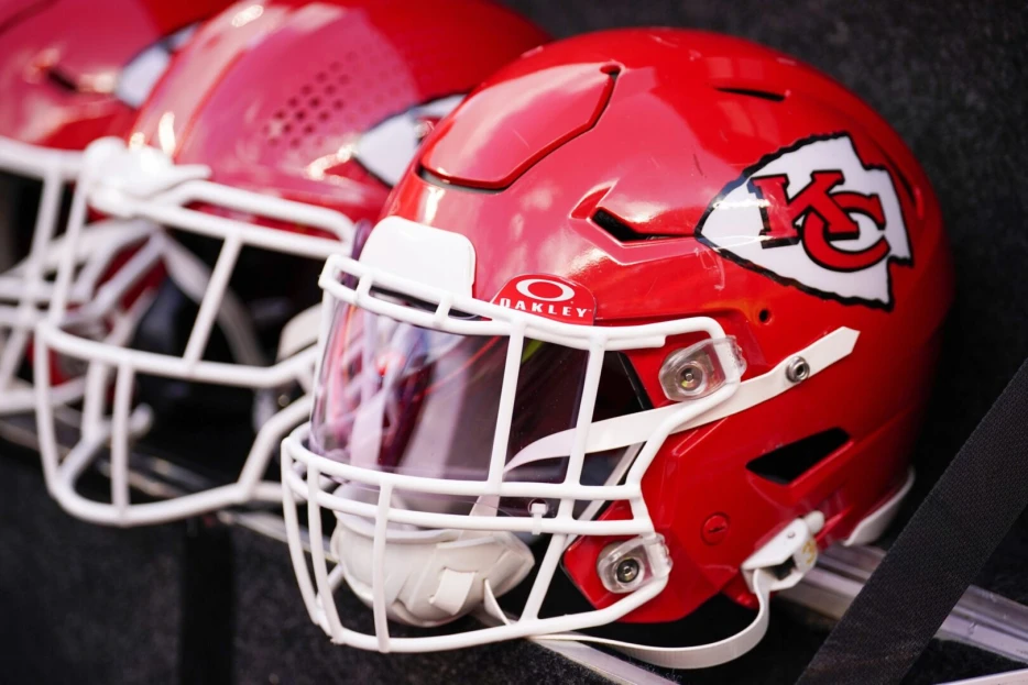 Chiefs Officially Make Two Roster Moves