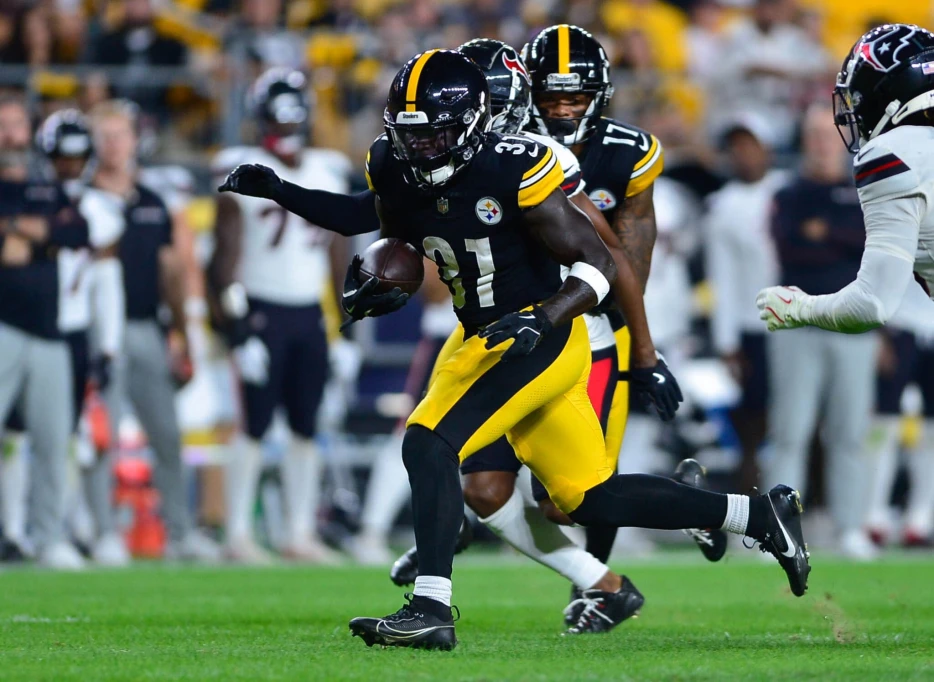 Former Steelers RB Cut in CFL after Reporting Out of Shape