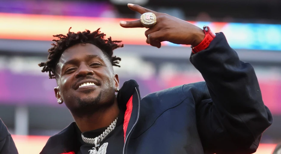 Antonio Brown Has Strange 5-Word Message After Firing Gunshots &amp; Getting Arrested During Wild Brawl