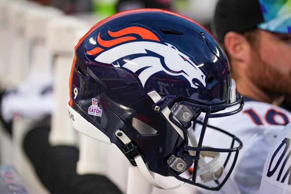 AFC Notes: Dre Greenlaw, Patrick Mahomes, Broncos, Chiefs, Raiders