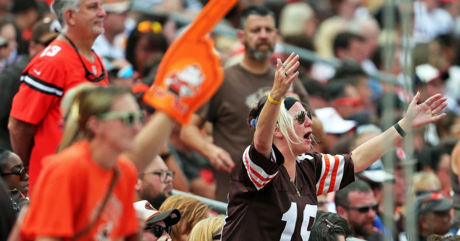 Sunday Dawg Chow (5/18): All-time greats, stadium seating, schedule talk and more!
