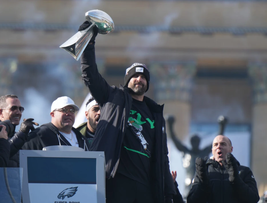 Eagles Extend HC Nick Sirianni